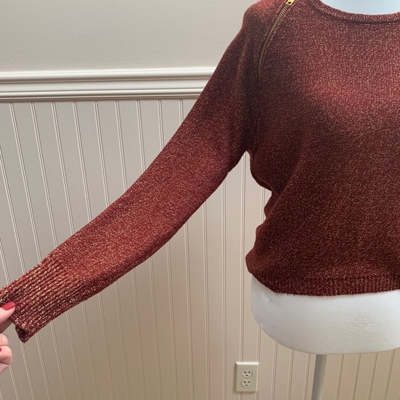 Women’s off shoulder sweater. - Picture 4 of 7